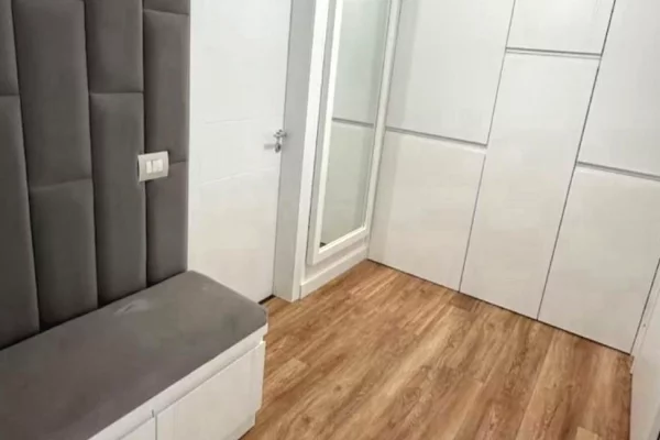 Shtepi me qera 2+1 ne Tirane - 1,000 Euro