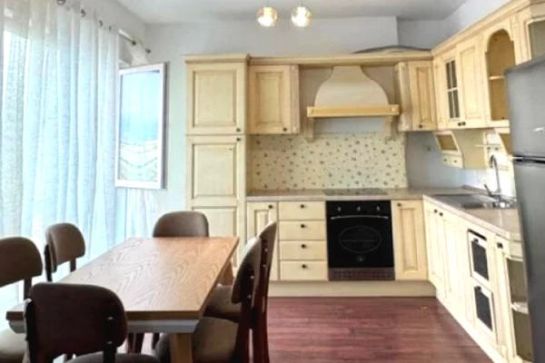 Shtepi me qera 2+1 ne Tirane - 700 Euro