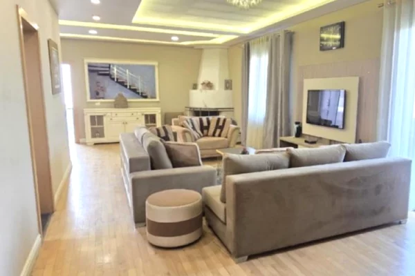 Shtepi me qera 3+1 ne Tirane - 1,000 Euro