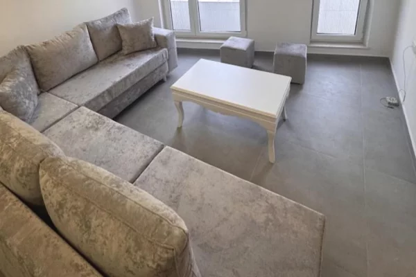 Shtepi me qera 2+1 ne Tirane - 800 Euro