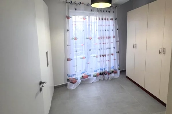 Shtepi me qera Apartament ne Tirane, 2+1, Mobilimi E mobiluar, Pagesa 800  Euro.