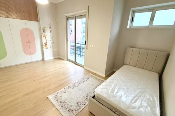 Shtepi me qera Apartament ne Tirane, 2+1, Mobilimi E mobiluar, Pagesa 750  Euro.