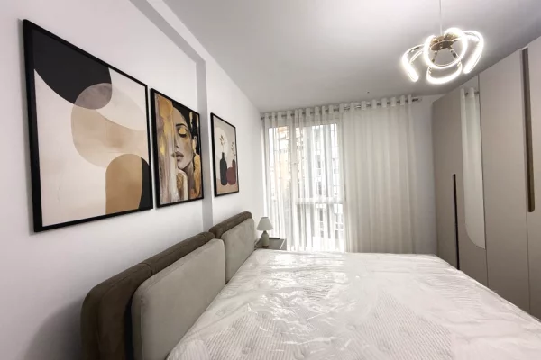 Shtepi me qera Apartament ne Tirane, 2+1, Mobilimi E mobiluar, Pagesa 1,000  Euro.