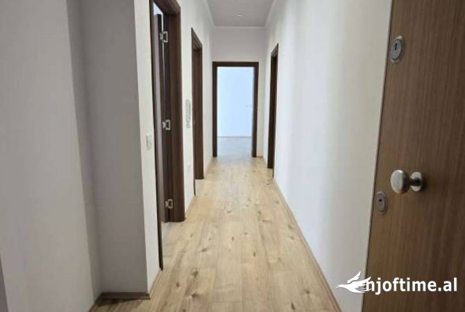 Ambient biznesi me qera 2+1 ne Tirane - 700 Euro