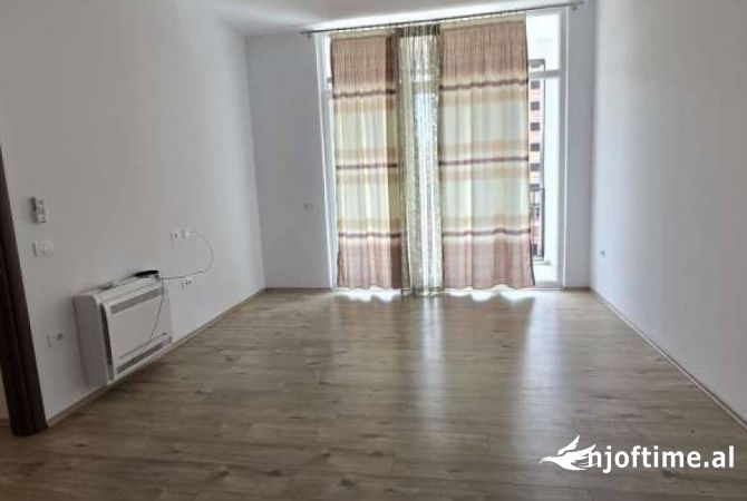 Ambient biznesi me qera 2+1 ne Tirane - 700 Euro