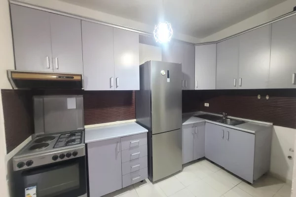 Shtepi me qera Apartament ne Tirane, 1+1, Mobilimi E mobiluar, Pagesa 450  Euro.