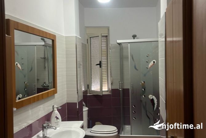 Shtepi me qera Apartament ne Durres, 2+1, Mobilimi E mobiluar, Pagesa 450  Euro.