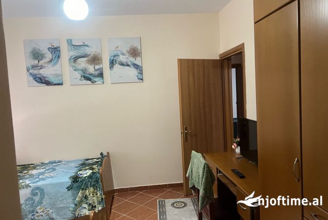 Shtepi me qera Apartament ne Durres, 2+1, Mobilimi E mobiluar, Pagesa 450  Euro.