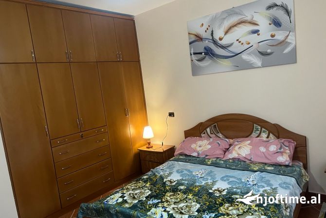 Shtepi me qera Apartament ne Durres, 2+1, Mobilimi E mobiluar, Pagesa 450  Euro.