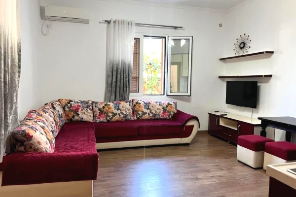 Shtepi me qera 2+1 ne Tirane - 500 Euro