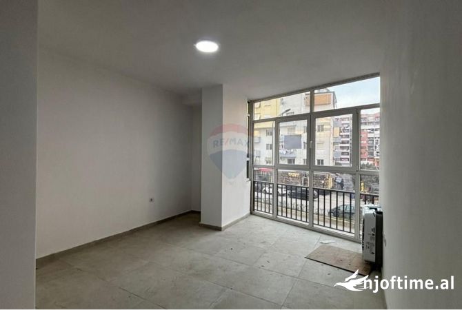 Ambient biznesi me qera 3+1 ne Tirane - 600 Euro
