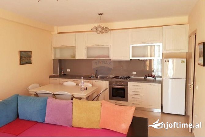 Shtepi me qera 2+1 ne Tirane - 670 Euro