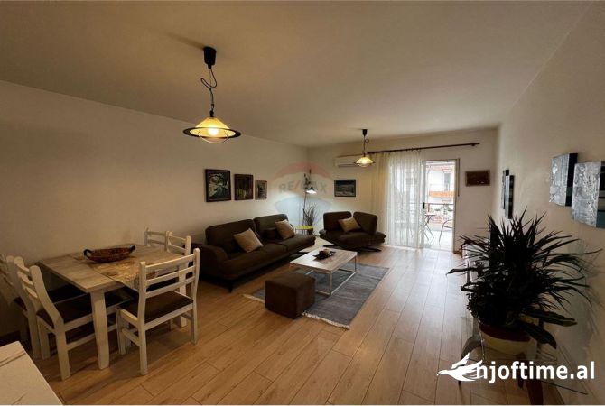 Shtepi me qera 2+1 ne Tirane - 880 Euro