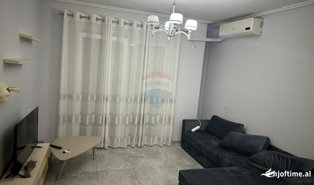 Shtepi me qera Apartament ne Tirane, 2+1, Mobilimi E mobiluar, Pagesa 700  Euro.