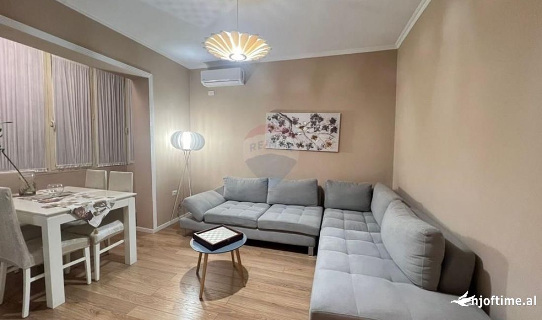 Shtepi me qera Apartament ne Tirane, 1+1, Mobilimi E mobiluar, Pagesa 650  Euro.