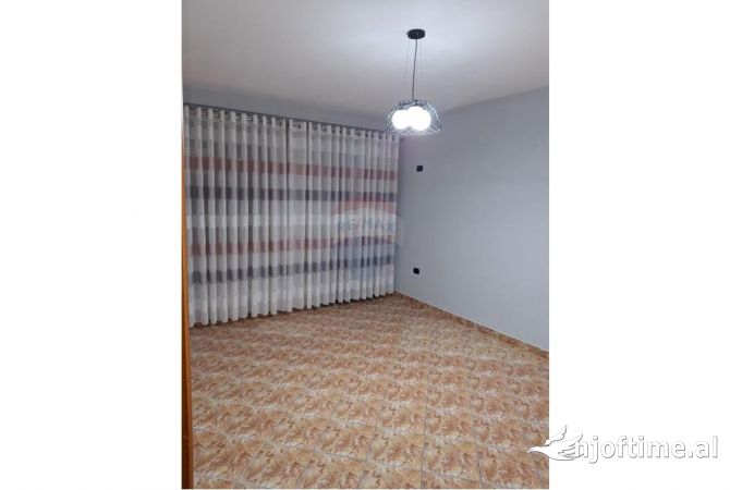 2+1+2 ne shitje Kompleksi Grand