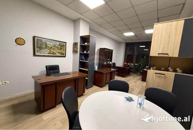 Ambient biznesi me qera 3+1 ne Tirane - 500 Euro