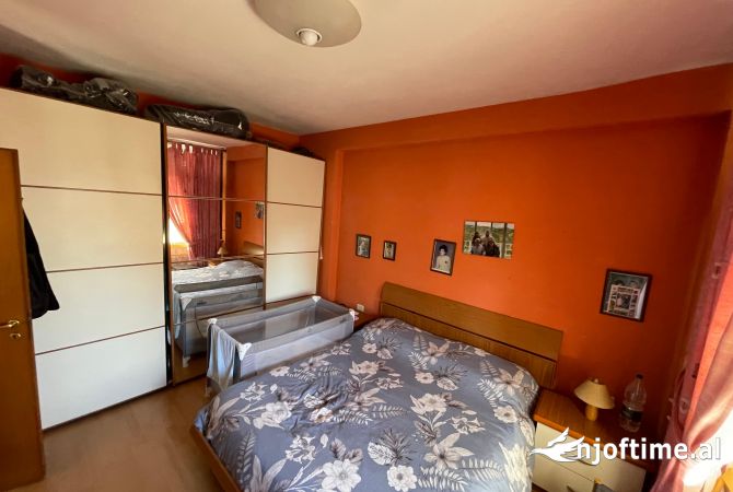 Shtepi ne shitje Apartament ne Tirane, 3+1, Mobilimi E mobiluar, Pagesa 280,000  Euro.