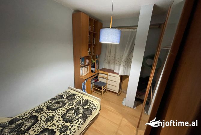 Shtepi ne shitje Apartament ne Tirane, 3+1, Mobilimi E mobiluar, Pagesa 280,000  Euro.