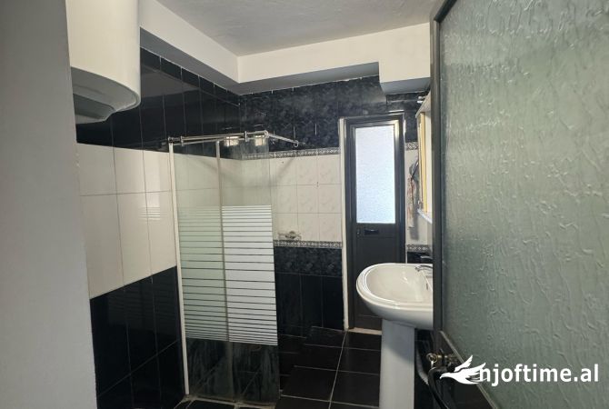 Shtepi me qera Apartament ne Tirane, 1+1, Mobilimi E mobiluar, Pagesa 350  Euro.
