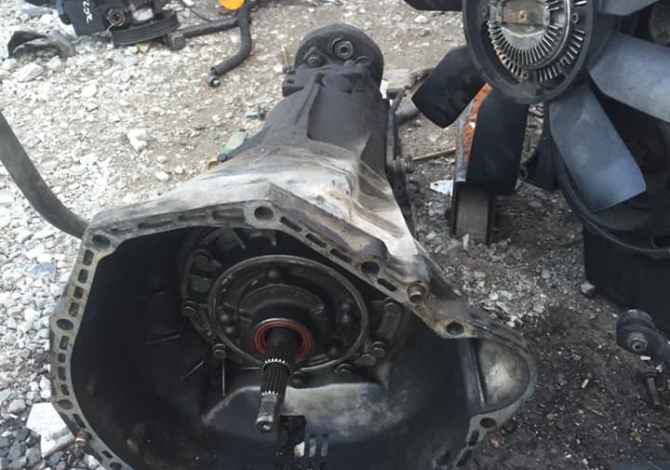 Pjes te ndryshme blejm makina per pjes