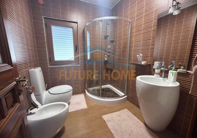 Shtepi ne shitje Duplex(shtepi me 2 kate) ne Tirane, 3+1, Mobilimi E mobiluar, Pagesa 1,350,000  Euro.