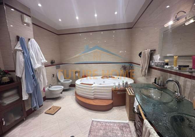 Shtepi ne shitje Duplex(shtepi me 2 kate) ne Tirane, 3+1, Mobilimi E mobiluar, Pagesa 1,350,000  Euro.