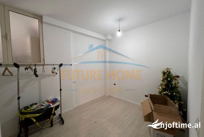 Shtepi ne shitje Apartament ne Tirane, 3+1, Mobilimi E mobiluar, Pagesa 231,000  Euro.