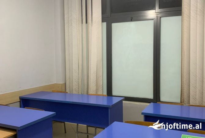 Ambiente Commerciale in Affitto 3+1 a Tirana - 900 Euro