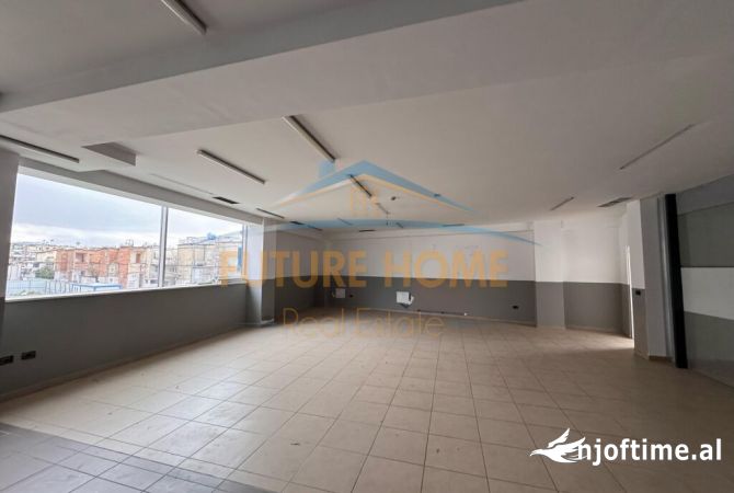 Ambiente Commerciale in Affitto 1+1 a Tirana - 10,000 Euro