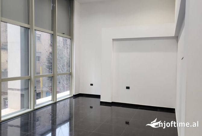 Ambient biznesi ne shitje 1+1 ne Tirane - 225,000 Euro
