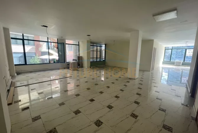 Ambjent biznesi me qera 1+1 ne Tirane - 2,200 Euro