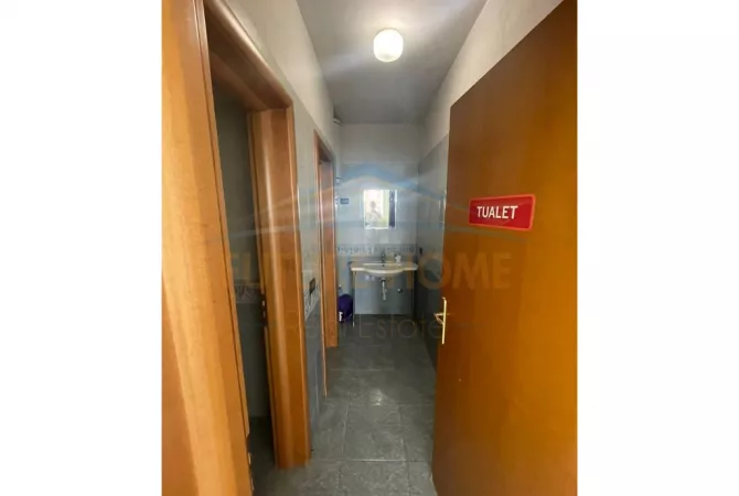 Ambjent biznesi me qera 1+1 ne Tirane - 2,200 Euro