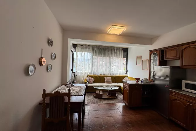 Shtepi me qera 2+1 ne Tirane - 800 Euro