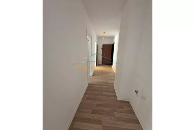 Shtepi ne shitje Apartament ne Tirane, 2+1, Mobilimi Pjeserisht e mobiluar, Pagesa 140,000  Euro.