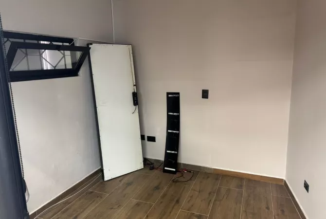 Business Property for Rent 1+1 in Tirana - 700 Euro