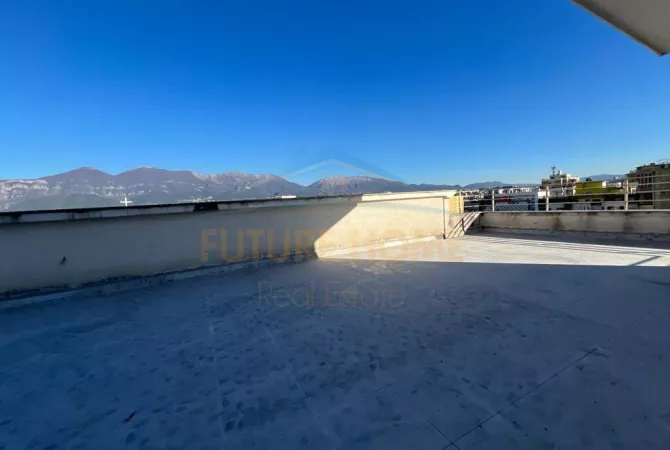Shtepi me qera 2+1 ne Tirane - 1,200 Euro