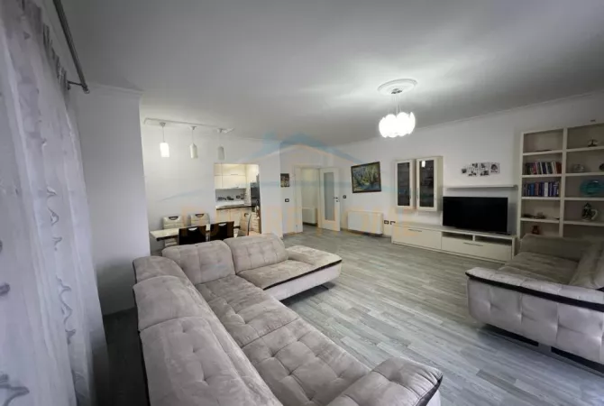 Shtepi me qera 2+1 ne Tirane - 1,200 Euro
