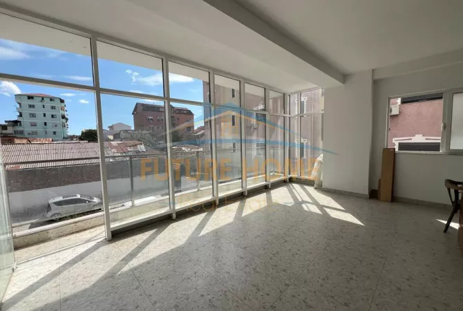 Ambient biznesi ne shitje 3+1 ne Tirane - 277,000 Euro
