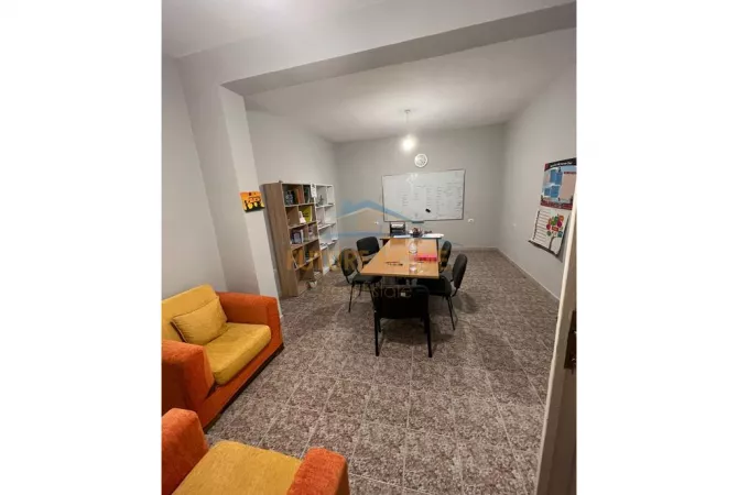 Ambient biznesi me qera 3+1 ne Tirane - 600 Euro