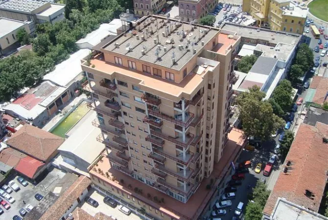 Ambient biznesi me qera 3+1 ne Tirane - 2,000 Euro