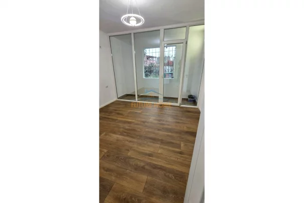 Shtepi ne shitje Apartament ne Tirane, 1+1, Mobilimi Bosh, pa mobiluar, Pagesa 137,000  Euro.