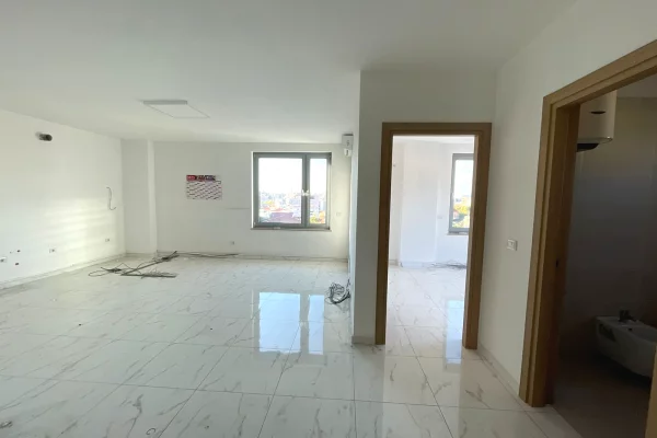 Business Property for Rent 3+1 in Tirana - 70,000 Leke