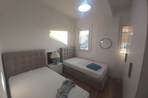 Shtepi ne shitje Apartament ne Tirane, 2+1, Mobilimi E mobiluar, Pagesa 192,000  Euro.