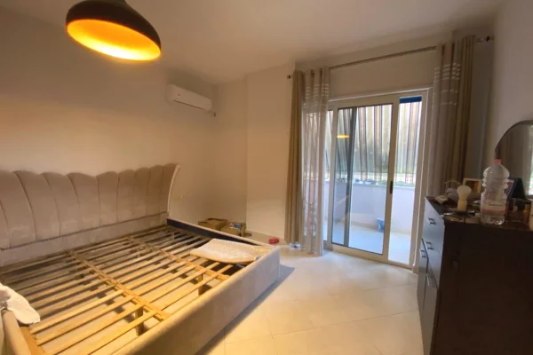 Shtepi me qera 2+1 ne Tirane - 950 Euro