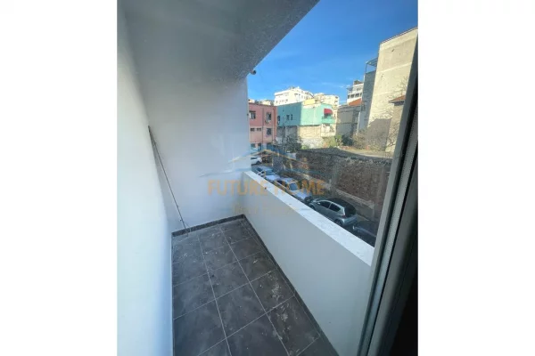 Shtepi me qera 2+1 ne Tirane - 1,300 Euro