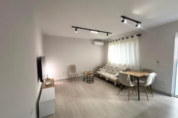 Shtepi me qera 1+1 ne Tirane - 70,000 Leke