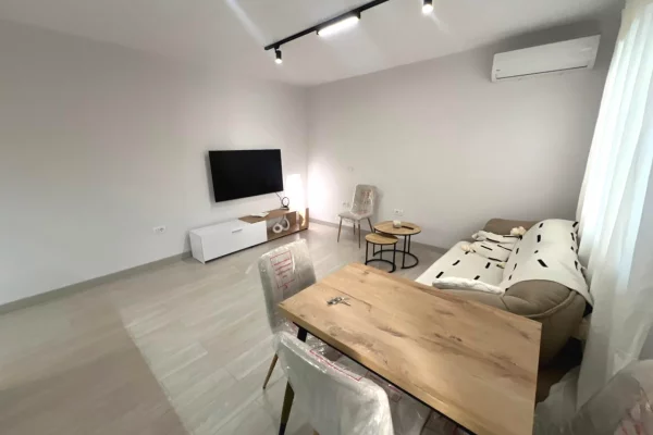 Shtepi me qera 1+1 ne Tirane - 70,000 Leke