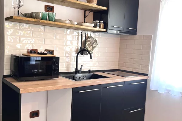 Qira, Garsoniere, 21 Dhjetori