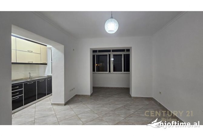 Shtepi ne shitje Apartament ne Tirane, 1+1, Mobilimi Bosh, pa mobiluar, Pagesa 88,000  Euro.